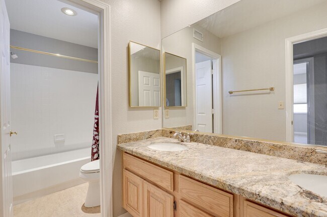 Building Photo - Luxury Meets Comfort in This Beautiful 4-Bedroom Retreat