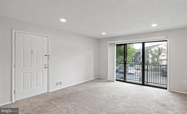 Building Photo - 42 Mendrey Ct