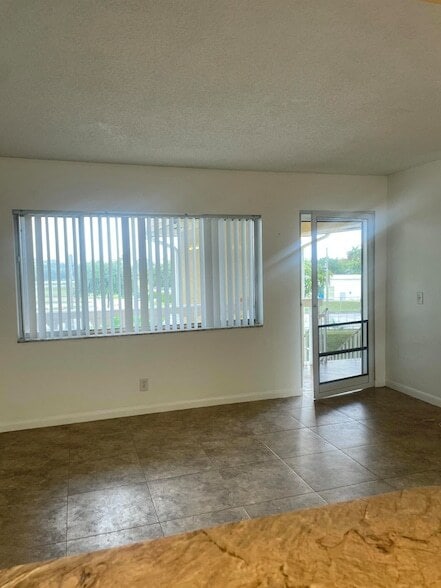 Building Photo - 500 Village Green Cir W