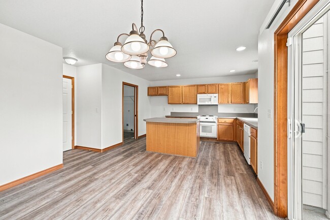 Building Photo - 3203 NE 171st Ave