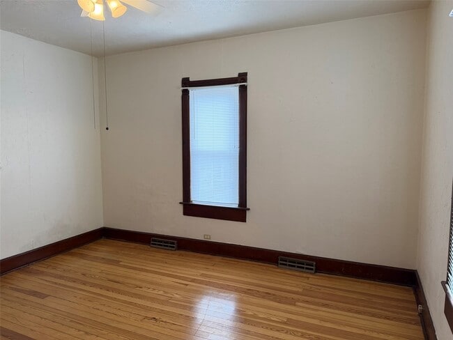 Building Photo - 807 Maupin Ave