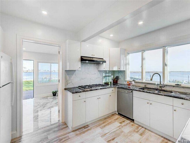Building Photo - 3395 Bay Front Pl