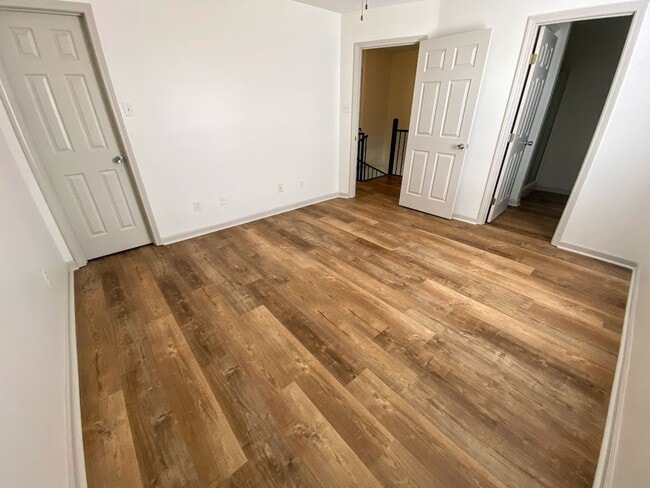 Building Photo - 2-Bed, 2.5-Bath Townhouse with Move-In Special – Walk to McNeese State University!