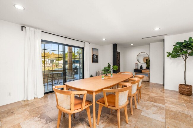 Building Photo - 4129 E Palo Verde Dr
