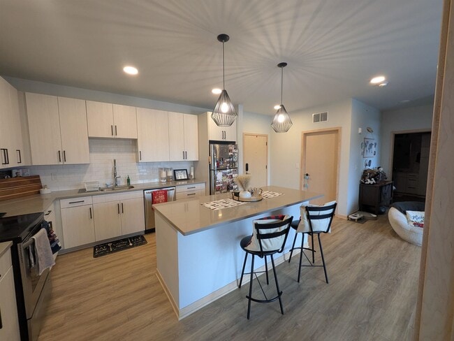 Building Photo - 6408 Bridge Rd