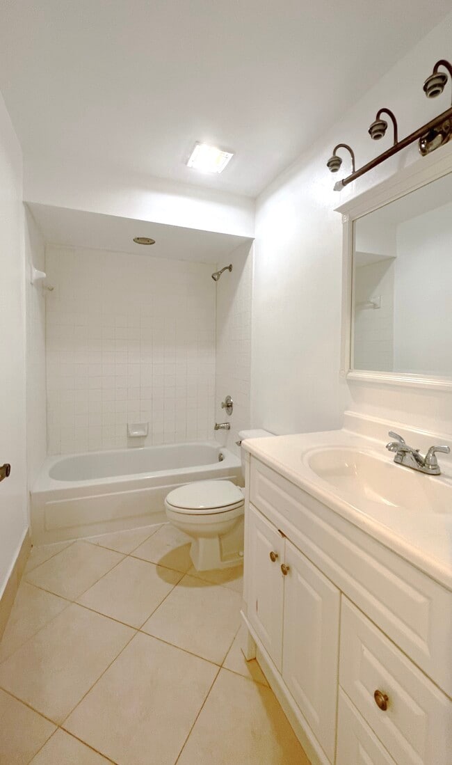 Building Photo - 10919 Mainsail Dr