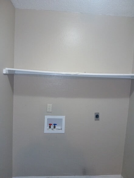Building Photo - 4301 Yorkshire Dr