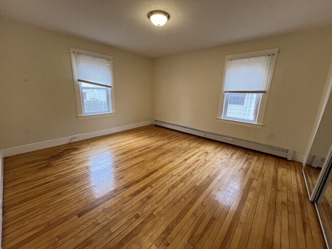 Building Photo - 172 Chester St