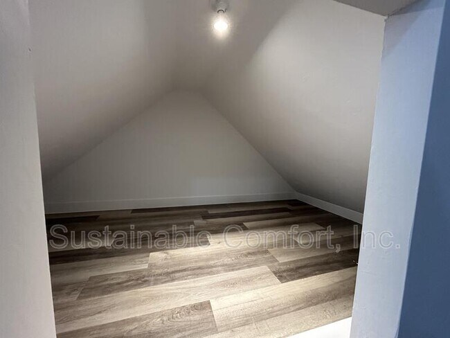 Building Photo - 30 Roxbury St