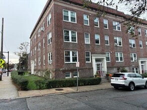 Building Photo - 10 Brooks Park