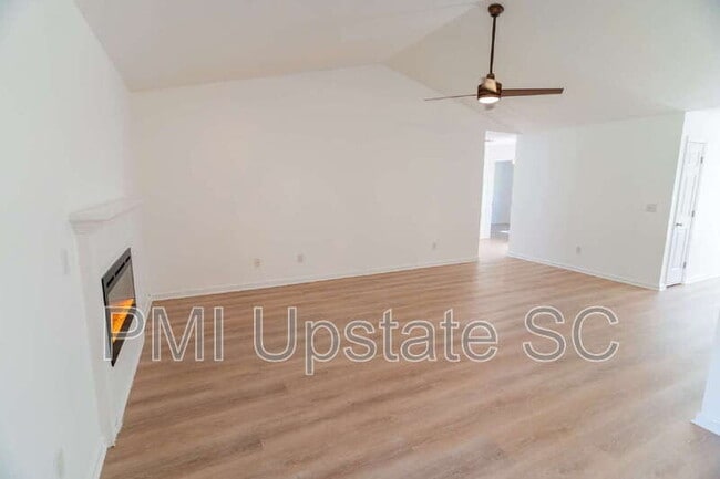 Building Photo - 432 Longspur Ct