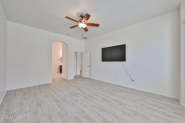 Building Photo - 30870 N 125th Dr