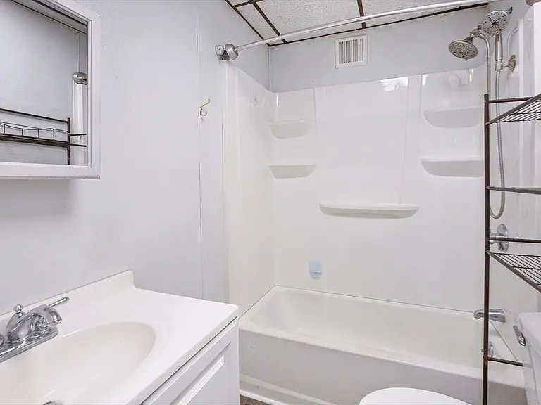 Building Photo - 27 St Paul St