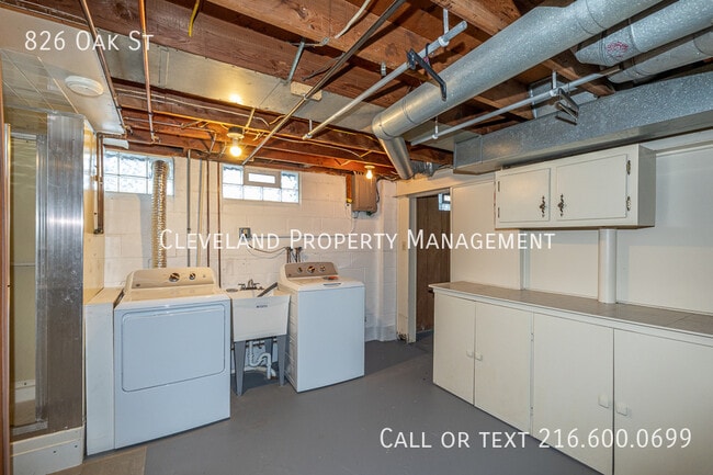 Building Photo - 826 Oak St