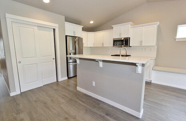 Building Photo - 10510 W Daylily Ave