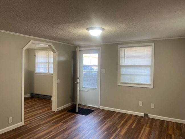 Building Photo - 209 Johnson St