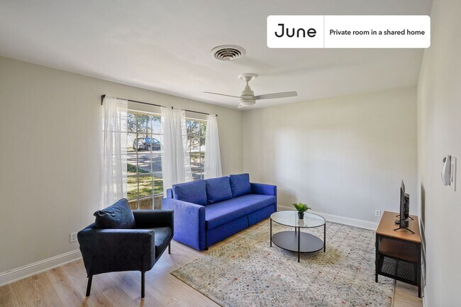 Building Photo - Private bedroom in 4 bed/1 bath Home