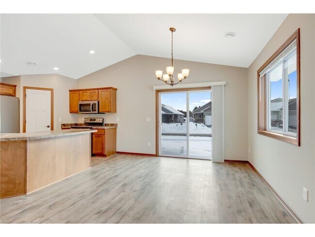 Building Photo - 463 Martin Way