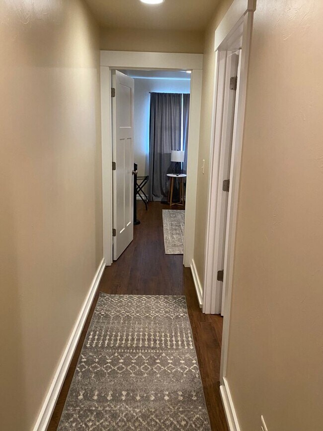 Building Photo - 206 Graves Trail