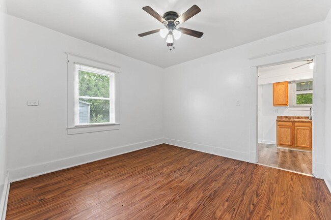Building Photo - Welcome home to this Westend Beauty!