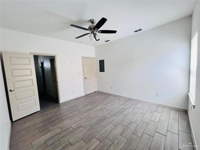 Building Photo - 12610 N 33rd Ln