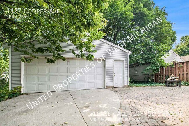 Building Photo - Available Now | 3 Bedroom 2 Bathroom Lower...