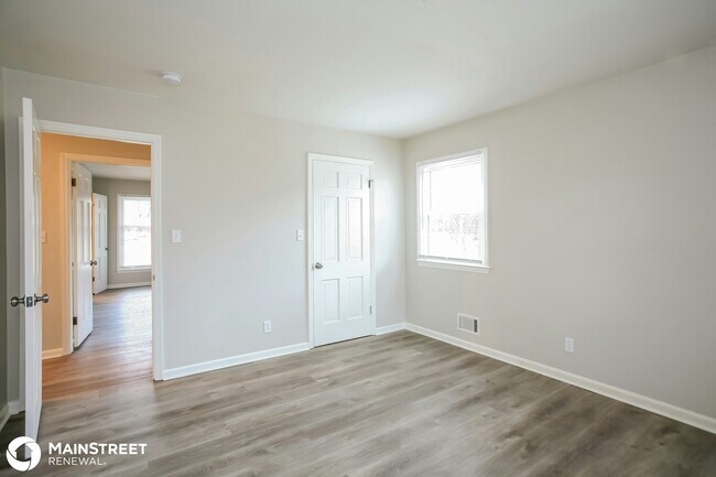 Building Photo - 1131 W 73rd St