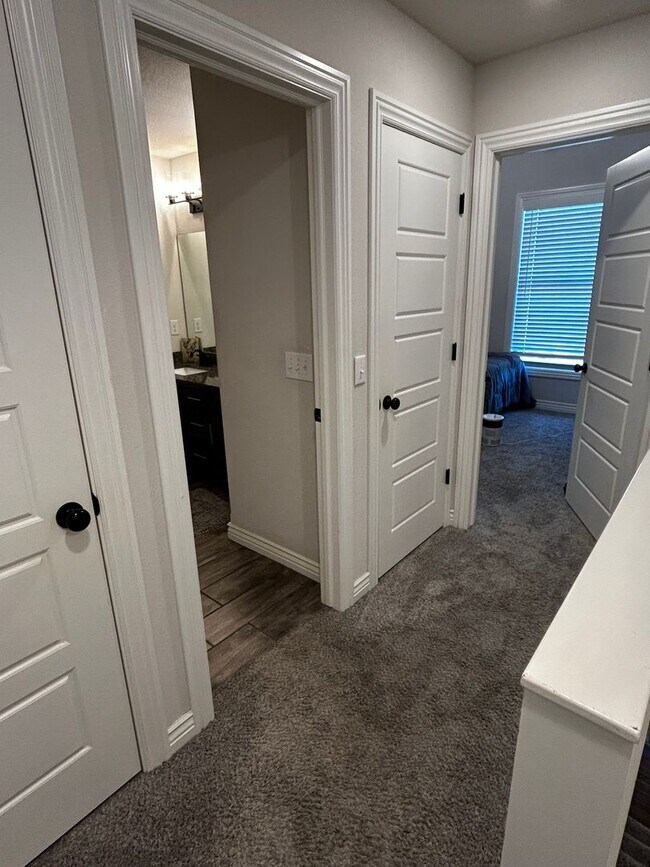 Building Photo - Water Included - Newer 2 Bedroom 1.5 Bathroom Town Home Now Pre-leasing with Upcoming move in!!!!