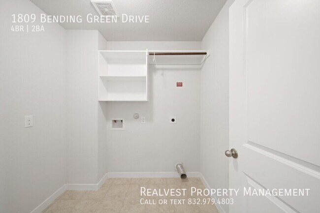 Building Photo - 1809 Bending Green Dr