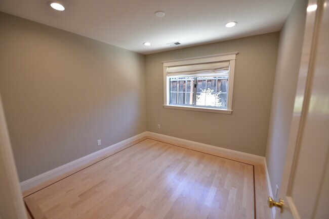 3rd Bedroom 1 of 2 - 1287 Westwood St