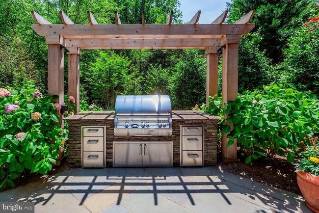 Building Photo - 9110 Sterling Montague Dr