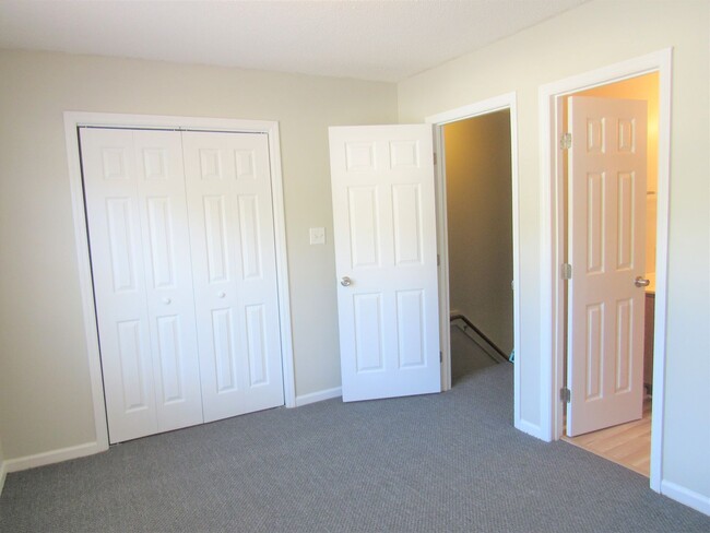 Building Photo - 2 Br 3 BA Townhouse Hunters Creek