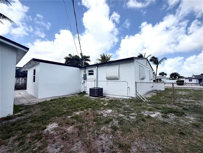 Building Photo - 2018 Whitney Rd