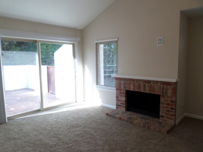 Building Photo - 806 Cardamom Ct