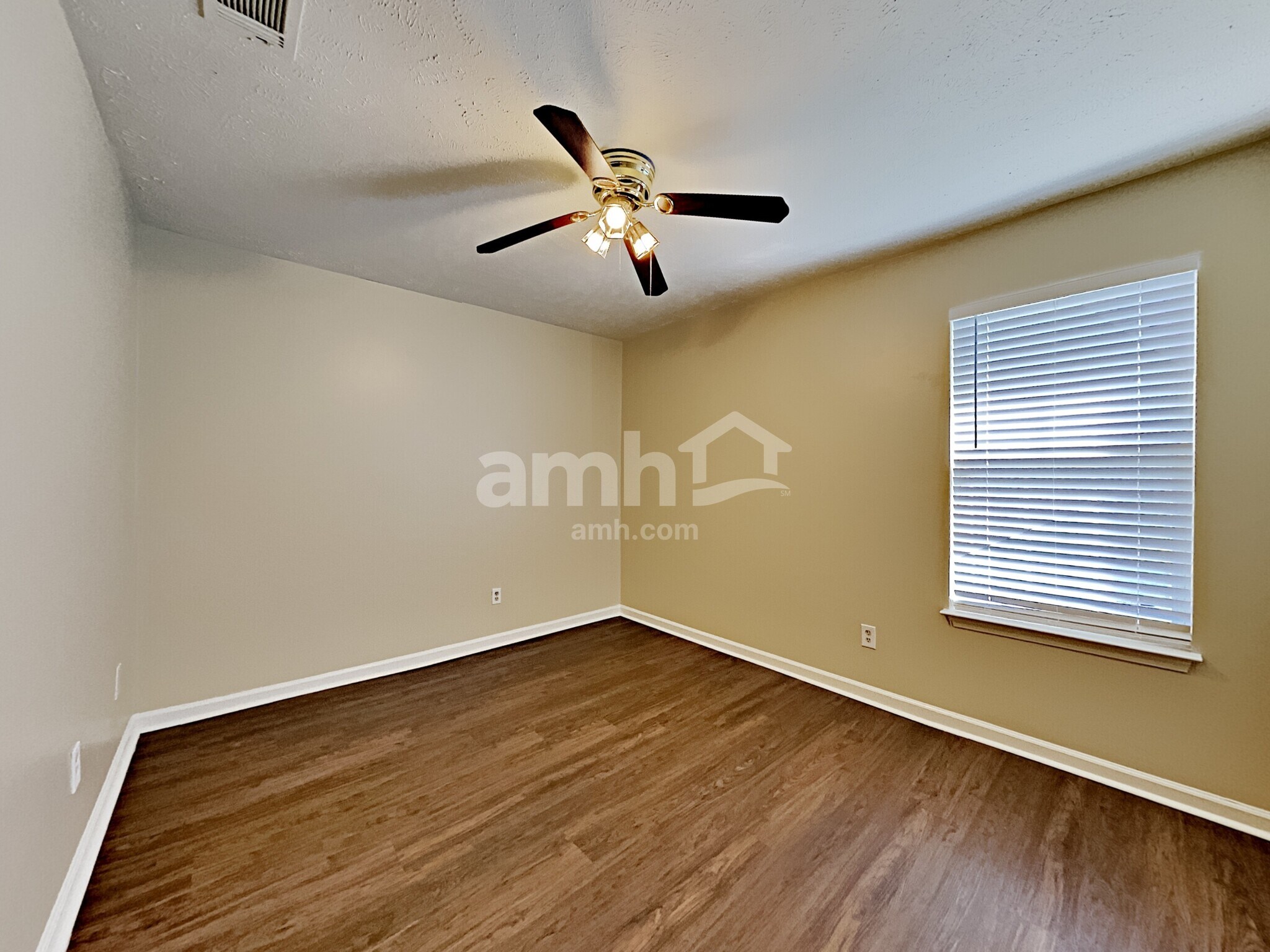 Building Photo - 1633 Jo Ann Dr