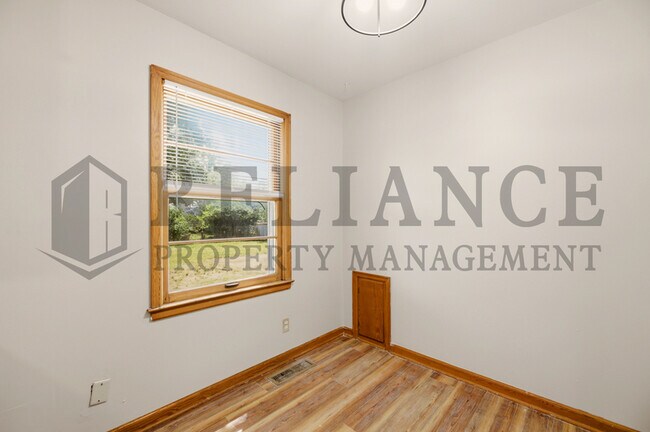 Building Photo - 656 S Whittier St