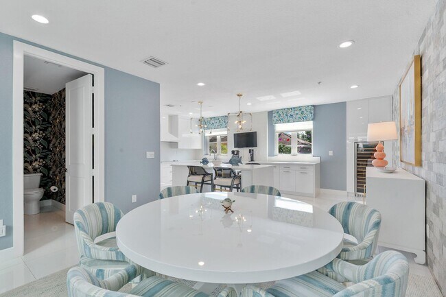 Building Photo - 57 Isle of Venice Dr