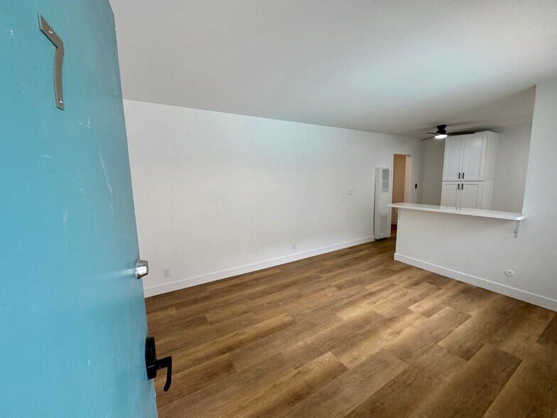 Building Photo - 1230 W 29th St