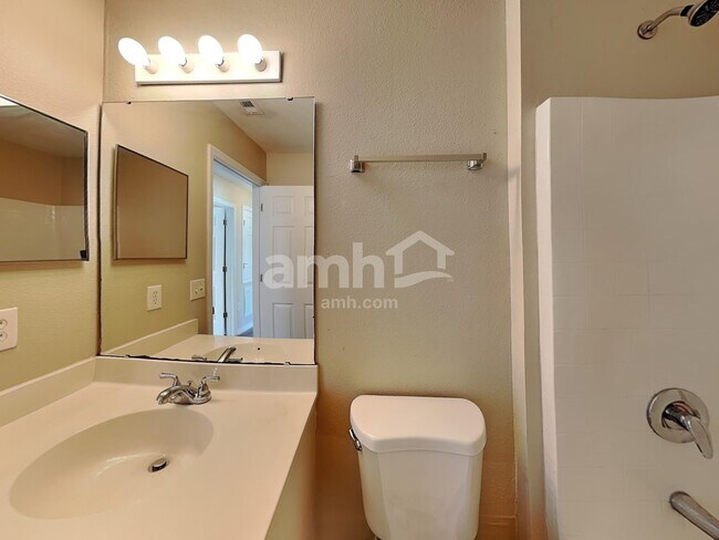 Building Photo - 16000 Wilkinson Dr