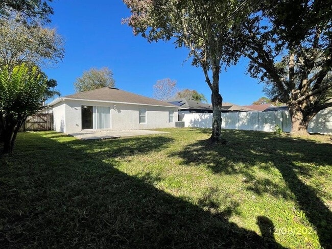 Building Photo - 551 Farmingham Ct
