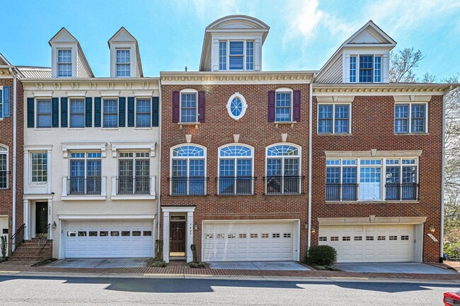 Building Photo - Beautiful 4 Level, 2 Garage, Mclean/Tysons...