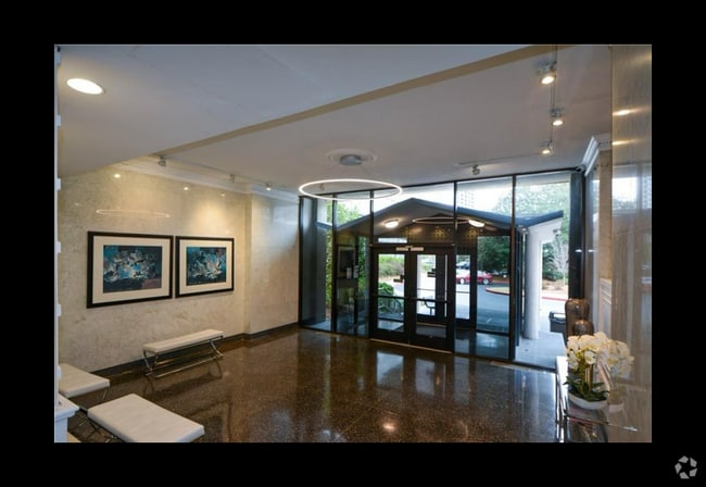 Building Photo - 3060 Pharr Court North NW