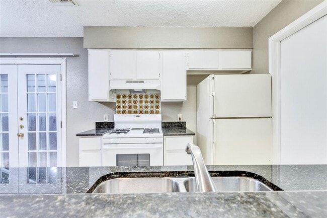Building Photo - 10801 Lanshire Dr
