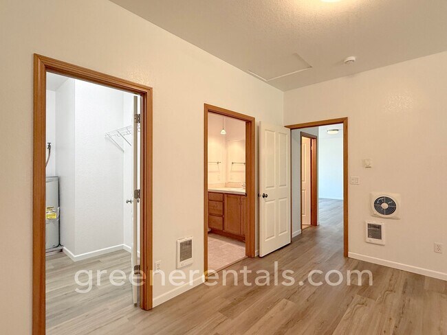 Building Photo - Spacious 2BR/2BA Rambler in Tumwater