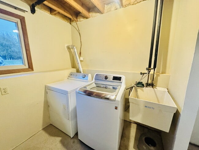 Building Photo - "Charming 4-Bedroom Home with Granite Elegance & Hardwood Warmth in Savage!"