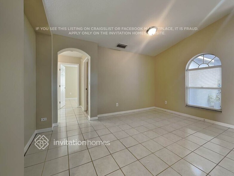 Building Photo - 717 Sand Ridge Dr