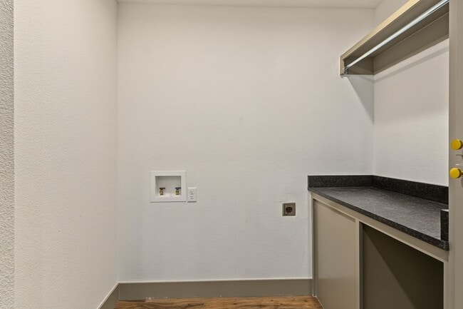 Building Photo - 5812 Cooks Ln
