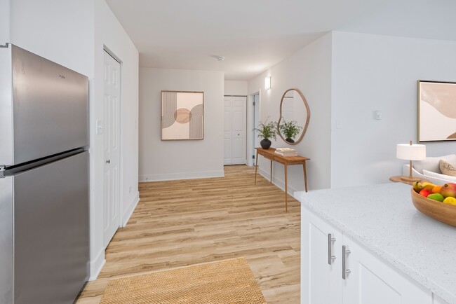 Building Photo - Modern 2 Bedroom Apartments | Recently Renovated | Pet Friendly | Prime Location