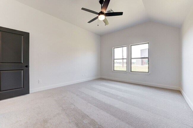 Building Photo - Brand New Home In Mustang!