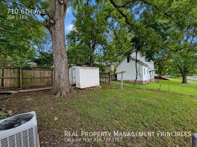 Building Photo - 710 6th Ave